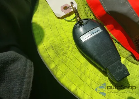 2015 Chrysler Town & Country Touring z USA, uszkodzony, nr VIN 2C4RC1BG6FR655373